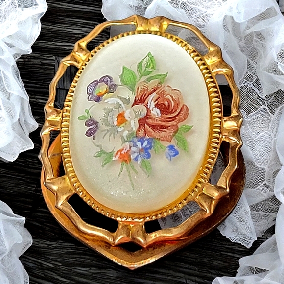 Vintage 1930’s  Floral  Cameo  Rose Transfer Acrylic Scarf Clip - Picture 2 of 9